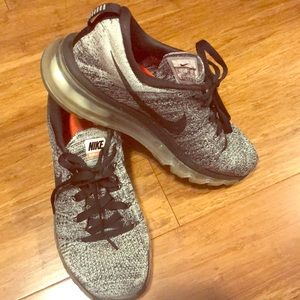 Nike Flyknit Max